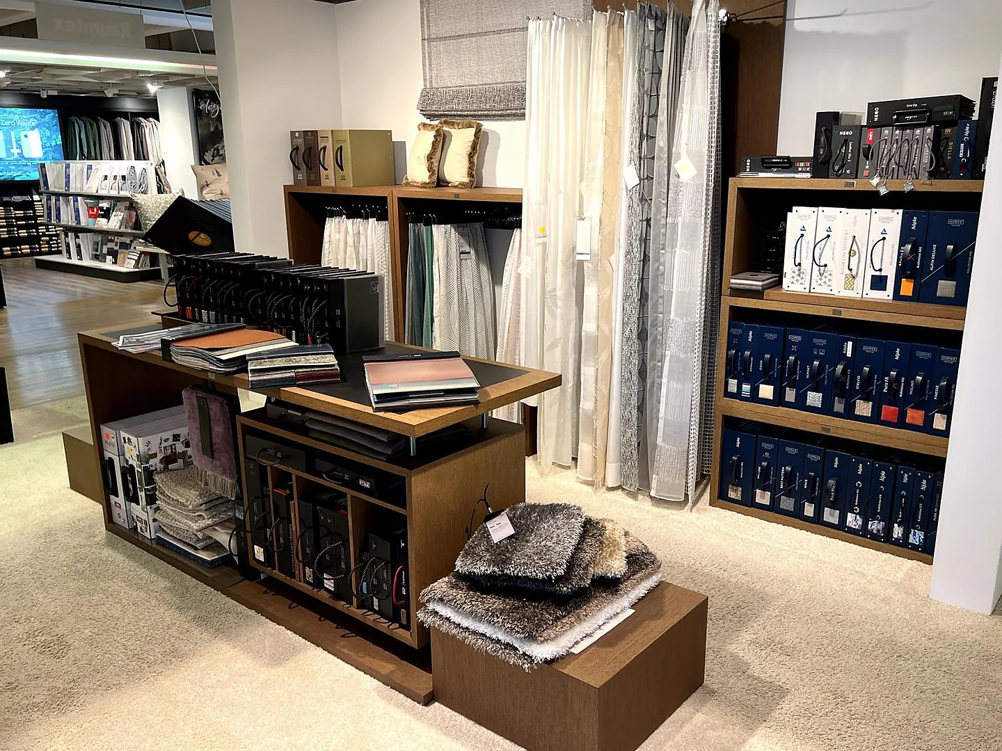 Raumtex Showroom – Gardinen und Stoffe
